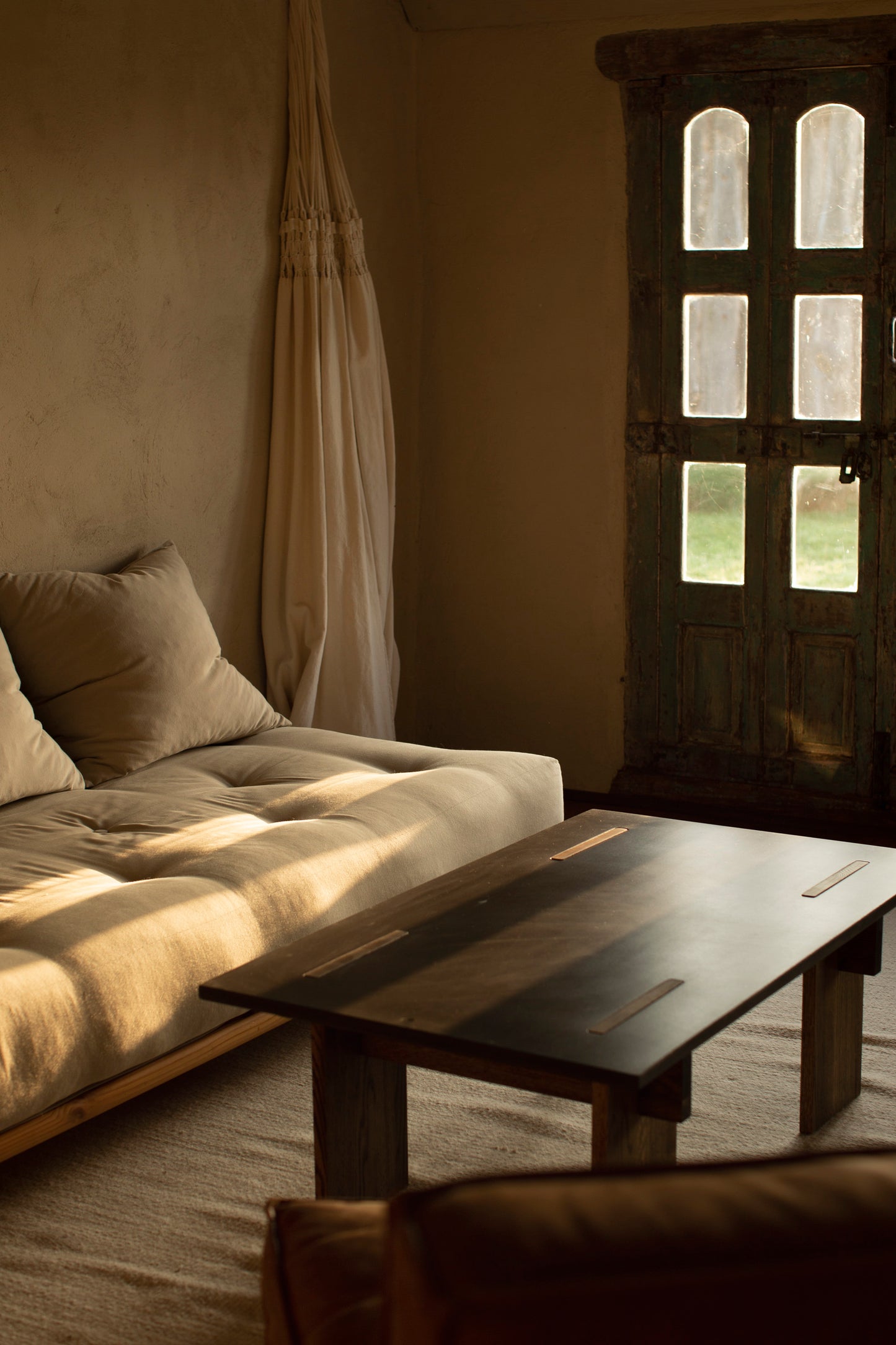 Concrete Dark / Oak Dark / Oak Dark