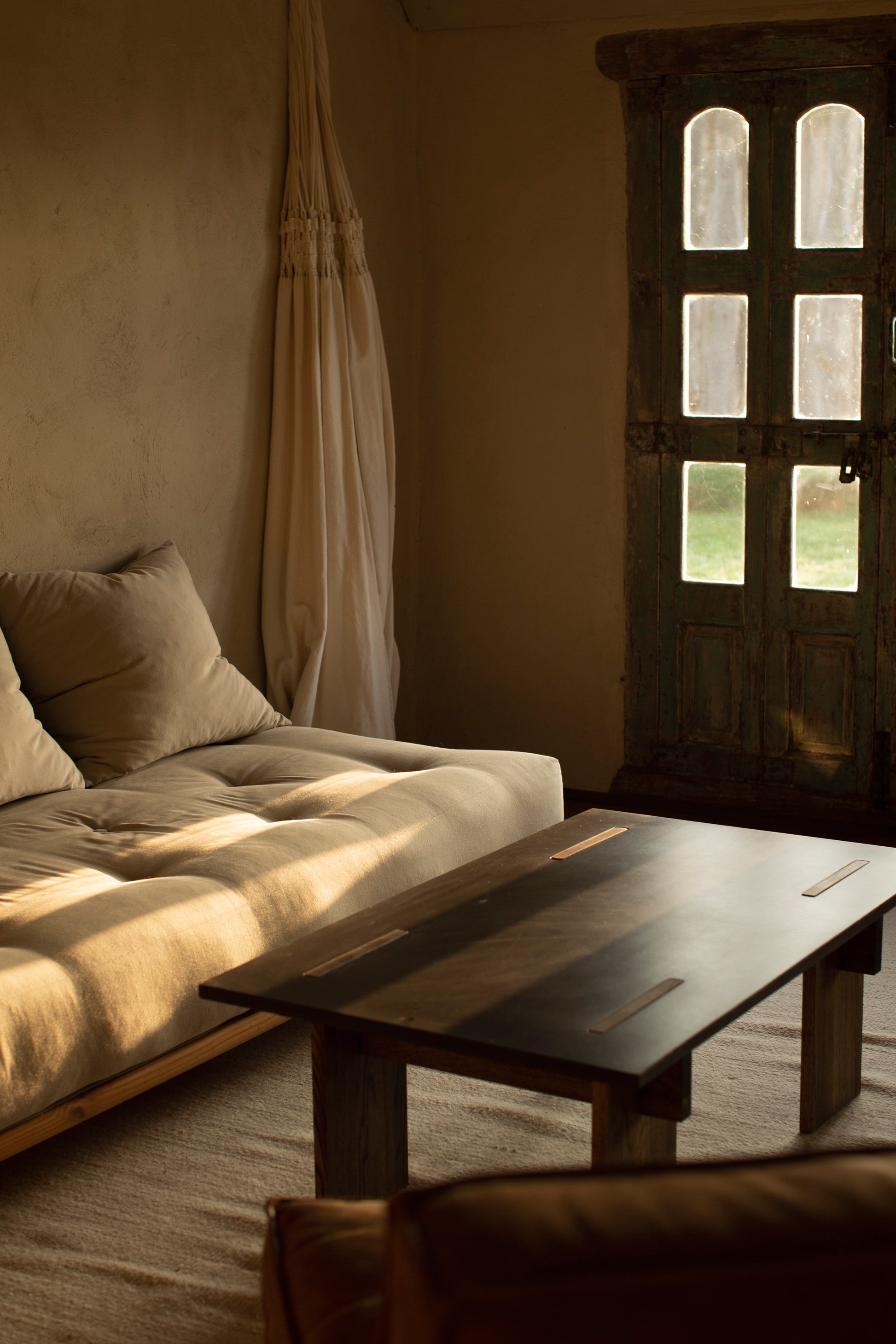 Concrete Dark / Oak Dark / Oak Dark