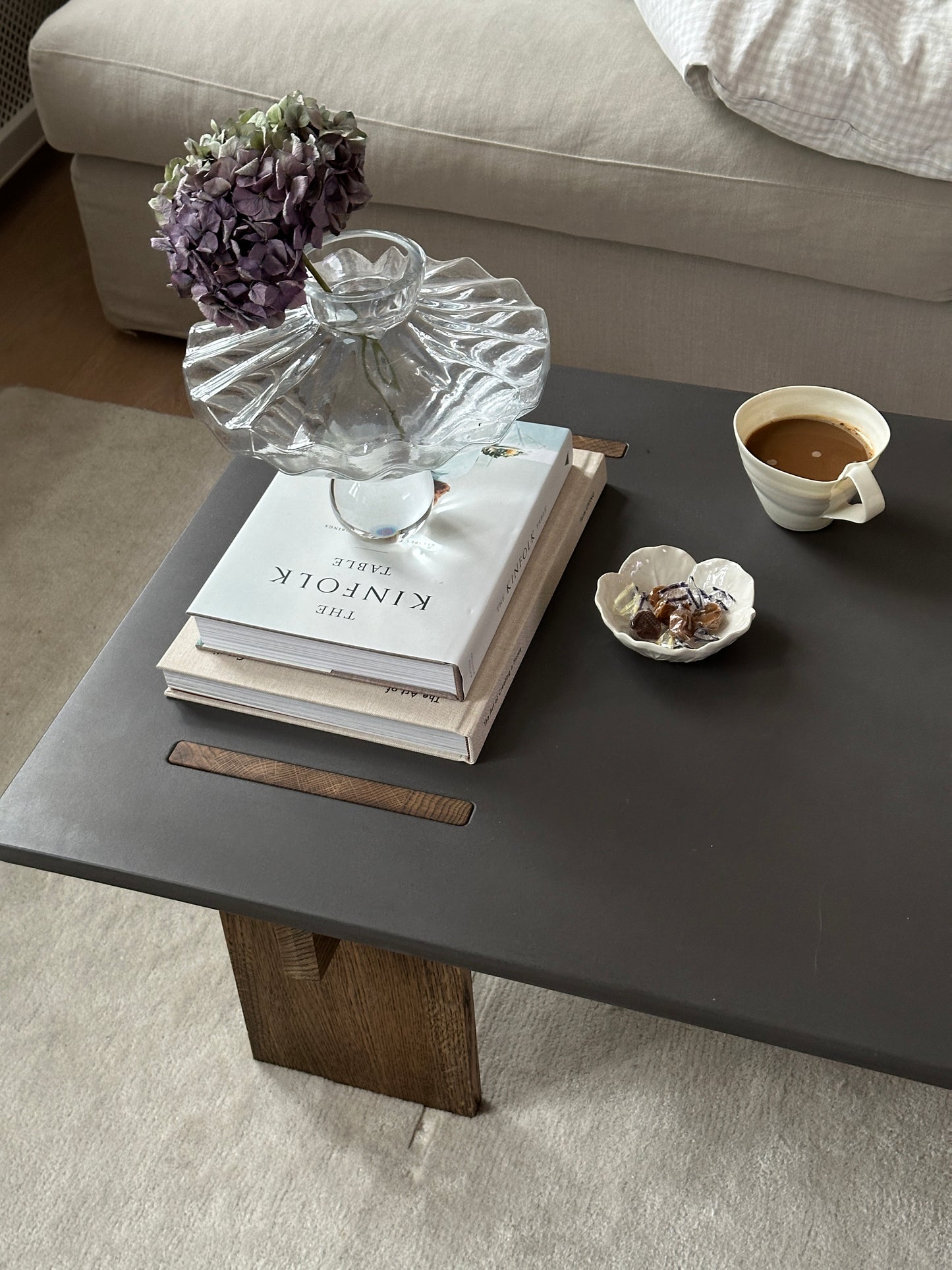 Concrete Dark / Oak Dark / Oak Dark